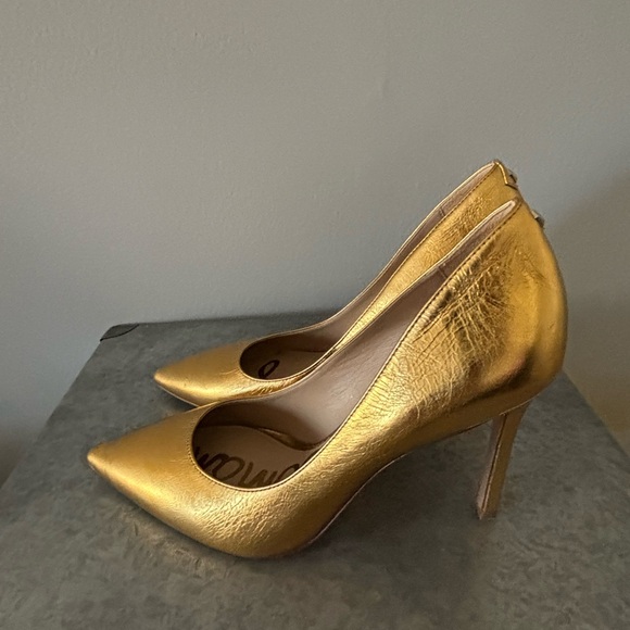 Designer Sam Edelman Gold Closed Toe High Heels - Picture 4 of 8